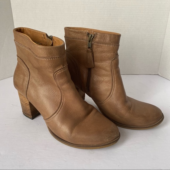 BIANCO FOOTWEAR TAN BOOTIES - Picture 2 of 10